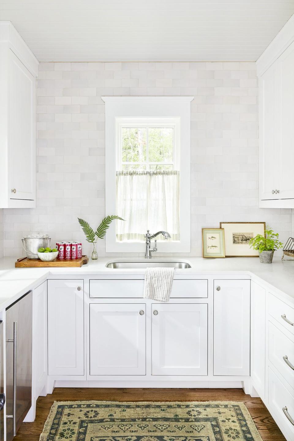 Marble Tile White Kitchen