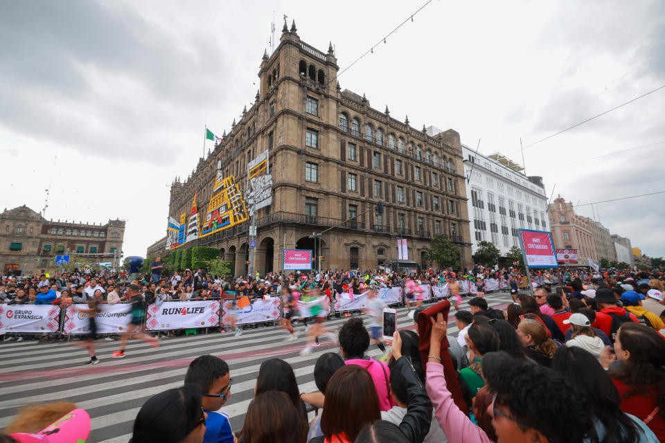 Miles de corredores fueron descalificados del Maratón de la Ciudad de México por tomar atajos