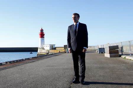 French President Emmanuel Macron visits the port in Le Guilvinec, France, June 21, 2018. REUTERS/Stephane Mahe/Pool