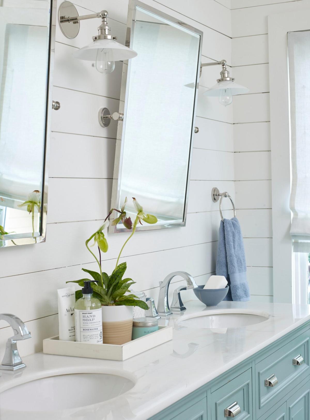 How to Clean a Bathroom Sink and Keep It Looking Pristine