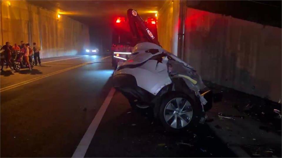 國1虎尾段電動車火燒車釀1死2傷　消防用隔水板滅火