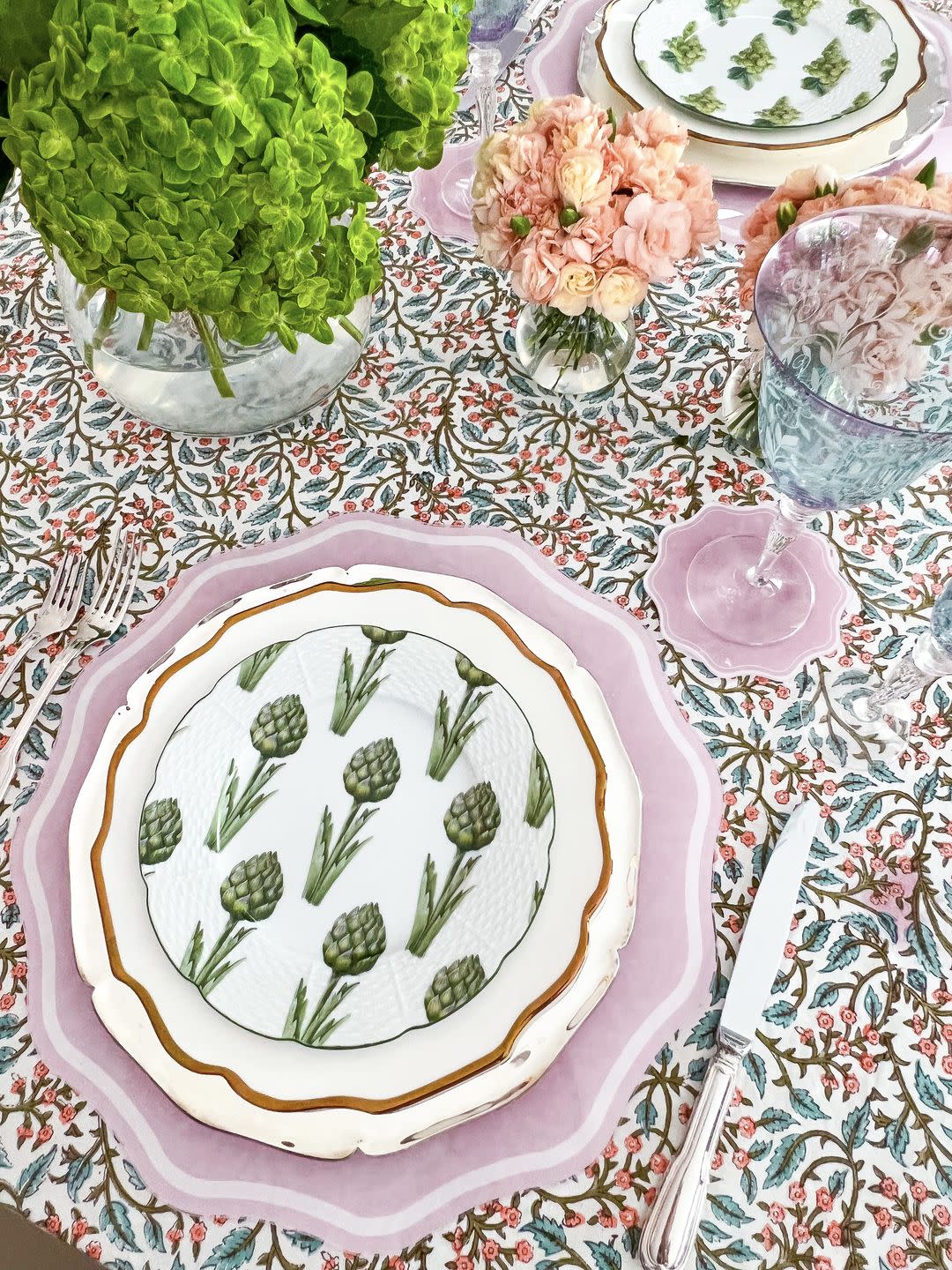 artichoke plate table setting