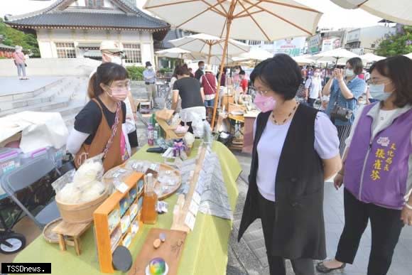 青春市集將於彰化縣立美術館前廣場活潑登場，陪大小朋友一起度過青春畢業季。（記者方一成攝）