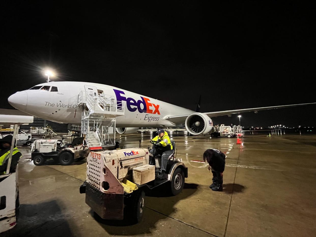 FedEx plane