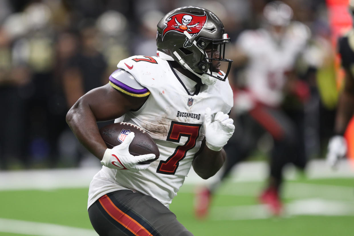 Tampa Bay Buccaneers running back Leonard Fournette (7) 