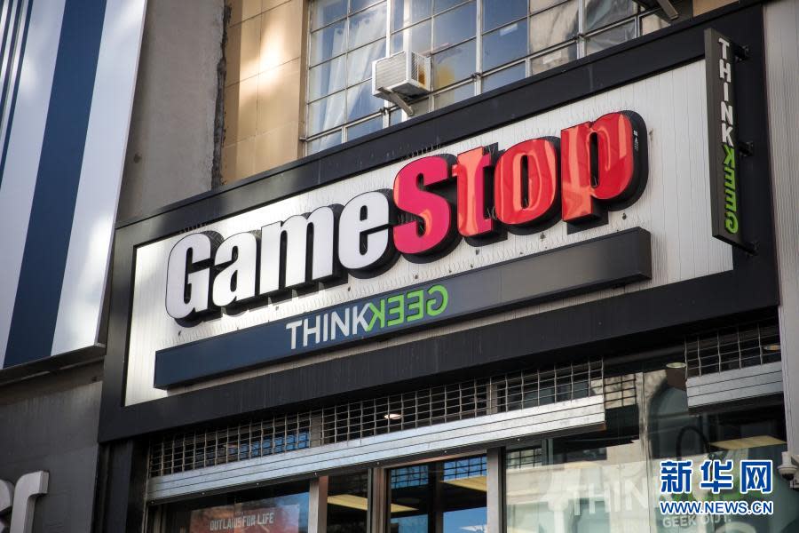 美國投資論壇WallStreetBets散戶所掀起的「GameStop風暴」，導致其股價近期狂飆，製造軋空行情。   圖 : 翻攝自新華網