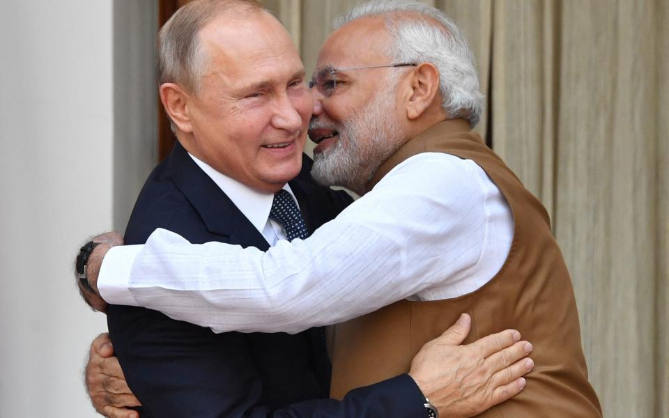 Indian prime minister Narendra Modi embraces Russian president Vladimir Putin at a state visit to New Delhi in 2018