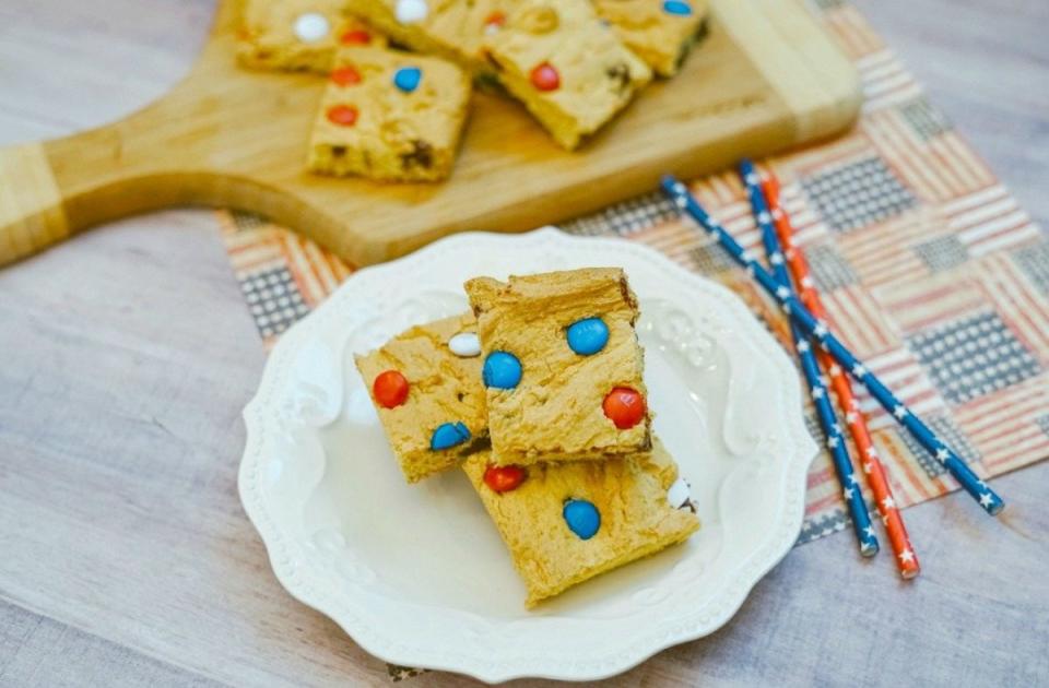 <p>Pam Beth</p><p>Starting with a cake mix means you can whip these up last minute.</p><p><strong>Get the recipe: <a href="https://parade.com/882872/pambeth/shortcut-mm-bars-are-the-most-patriotic-dessert-to-serve-this-memorial-day/" rel="nofollow noopener" target="_blank" data-ylk="slk:Patriotic Cookie Bars;elm:context_link;itc:0;sec:content-canvas" class="link ">Patriotic Cookie Bars</a></strong></p>