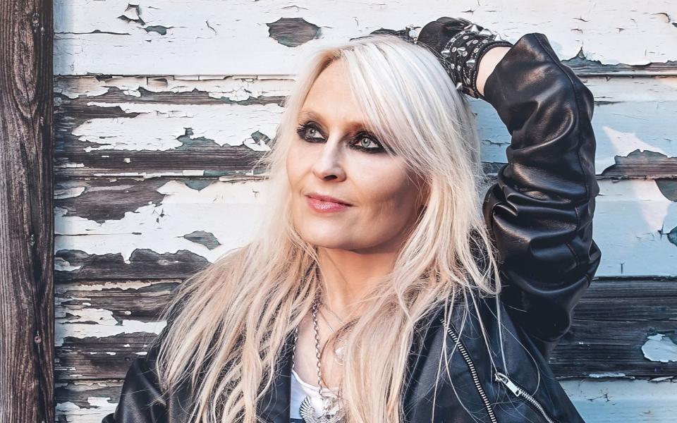 Doro Pesch ist ein Phänomen: Die Sängerin, die schon in den Zeiten ihrer ersten Band Warlock, also in den 80er-Jahren, zur Legende wurde, "zeitlos" zu nennen, scheint noch untertrieben. Die ewig röhrende Doro ist mit 58 immer noch umtriebig wie eh und je. 2020, kurz vor Ausbruch der Pandemie, stand sie noch mit Saxon bei deren Jubiläumstour auf der Bühne. 2021 war sie auf dem Album "Warlock - Triumph And Agony Live" zu hören. (Bild: David Havlena / Nuclear Blast)