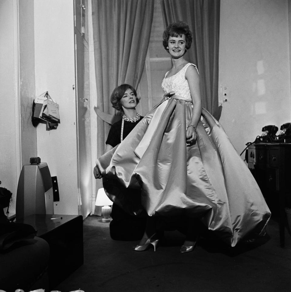 Belinda Bellville, left, dressing model Lady Gillian Pepys in 1959