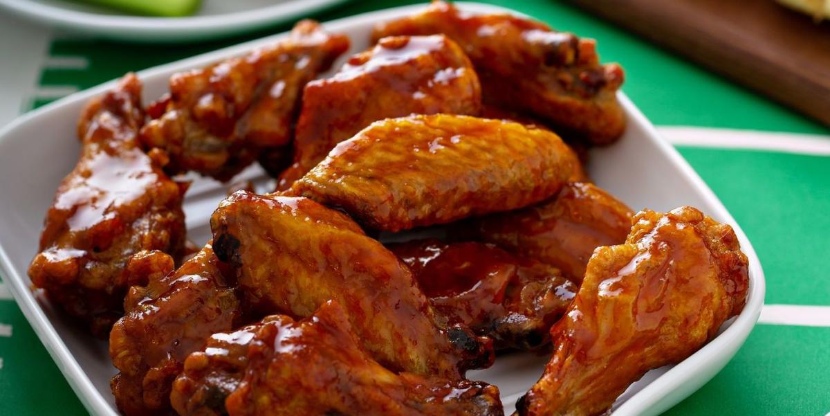 Super Bowl 2016: Sales Strong for Beer, Wings, TVs, Pizza