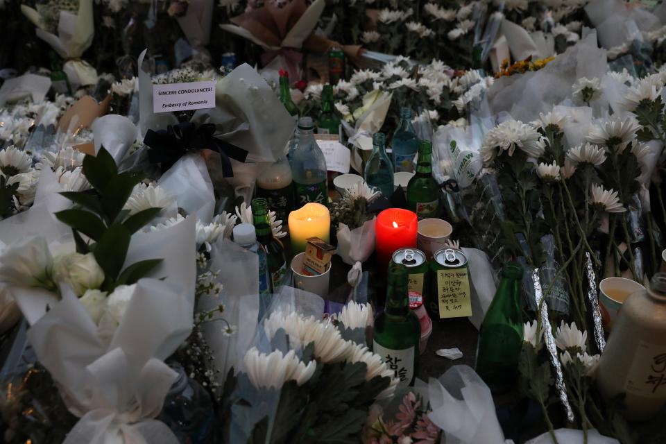 A woman pays tribute for the victims of the Halloween celebration stampede, on the street near the scene on 31 October 2022 in Seoul, South Korea (Getty Images)