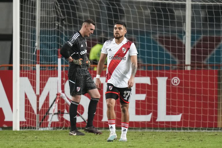 Franco Armani y Paulo Díaz, entre las decepciones de River; el arquero falló en el despeje de la pelota que le pasó el chileno y terminó en el 0-1.