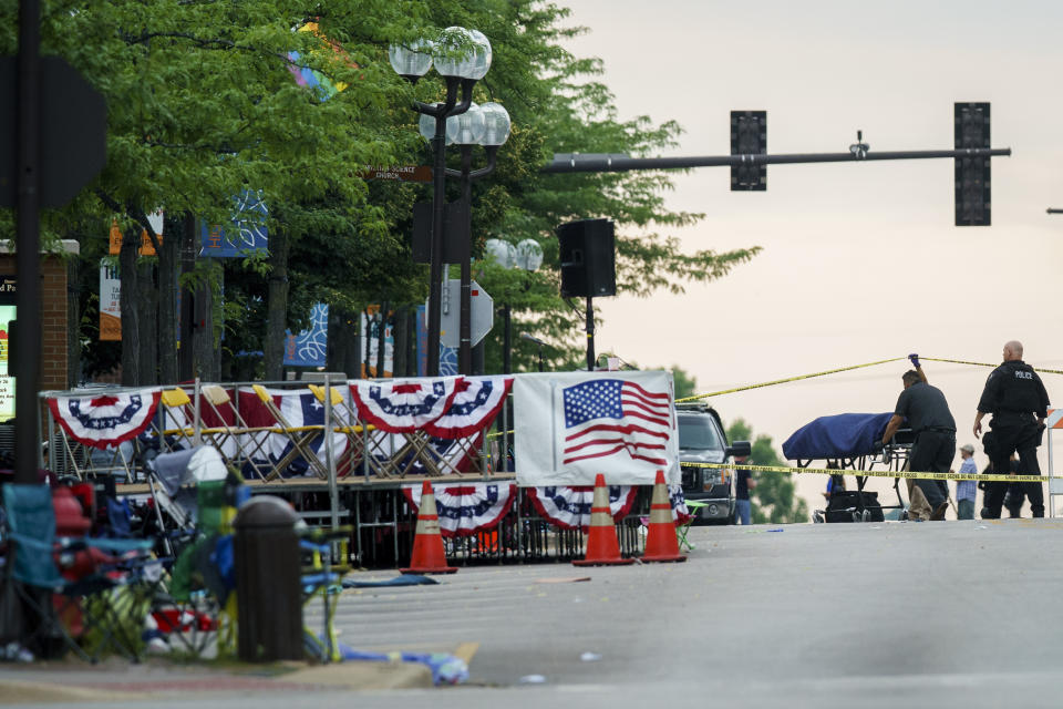 A body is transported from the scene of a mass shooting during the July 4th holiday weekend Monday July 4, 2022 in Highland Park, Ill. (Armando L. Sanchez/Chicago Tribune via AP)