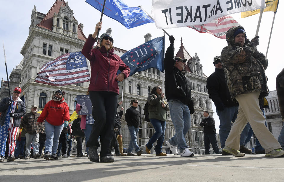 <p>Gun rights activists with the National Constitutional Coalition of Patriotic Americans take part in a national rally aimed at pushing back against calls for stronger gun control measures outside the state Capitol Saturday, April 14, 2018, in Albany, N.Y. (Photo: Hans Pennink/AP) </p>