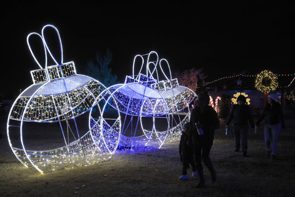 El Pasoans are invited to the enchanting 2023 Holiday Lights on the Lake Light show at Ascarate Park, kicking off at 5:30 p.m. Friday, Nov. 24 at 6900 Delta Dr.