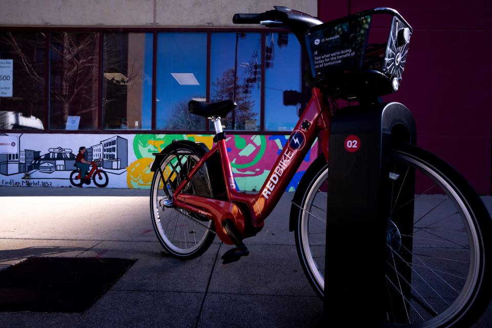 One of Red Bikes Downtown stations sits at Central Avenue and Sixth Street. The stations will be shuttered when the service pauses operations on Jan. 12.