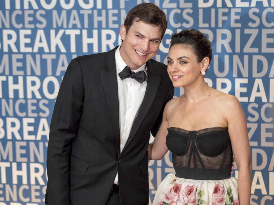 Ashton Kutcher y Mila Kunis (AP)