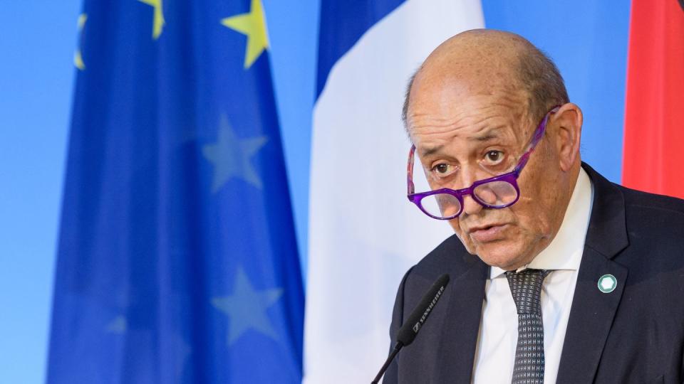 Der Außenminister von Frankreich, Jean-Yves Le Drian, sieht das Verhältnis innerhalb der Nato belastet.