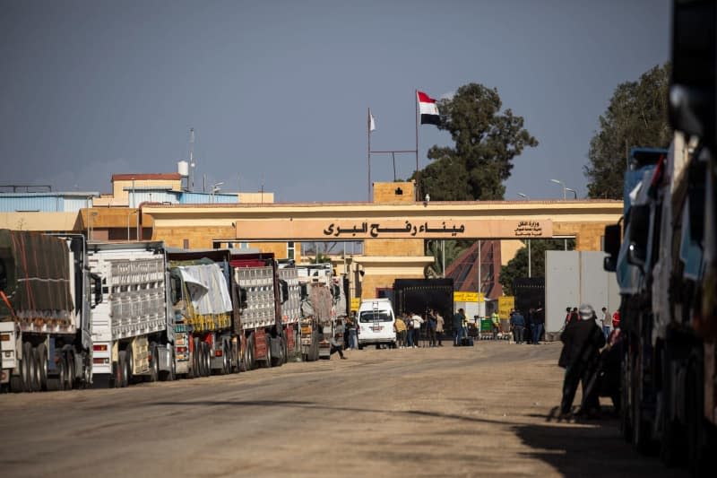 Aid trucks queue to enter Palestinian territories from Rafah Border Crossing. Gehad Hamdy/dpa