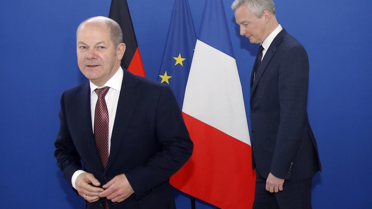 Finanzminister Olaf Scholz zusammen mit seinem französischen Amtskollegen Bruno Le Maire in Paris. Foto: Michel Euler/AP