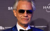 Er wurde bereits am 10. März positiv getestet: Star-Tenor Andrea Bocelli überstand die Infektion aber, ohne schwere Symptome zu entwickeln. Auch seine Frau und zwei seiner drei Kinder hätten die Erkrankung glimpflich überstanden, erklärte Bocelli. Ende März sei er dann negativ getestet worden. (Bild: Anthony Devlin/Getty Images for MSC Bellissima)