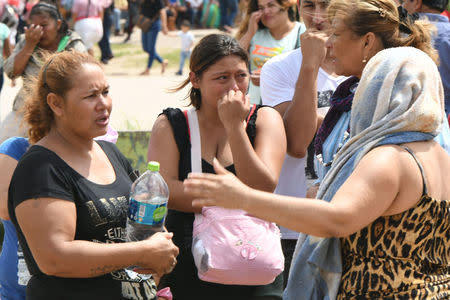 Relatives of inmates of Palmasola prison react after a violent episode inside the prison in Santa Cruz, Bolivia, March 14, 2018. REUTERS/Rodrigo Urzagasti