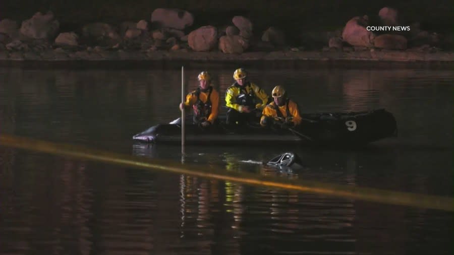 Woman dead after vehicle crashes into lake in Irvine 