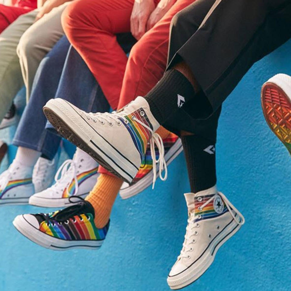 Mit den Umsätzen der Pride-Kollektion unterstützt Converse verschiedene Projekte und Organisationen. (Bild: Instagram / Converse)