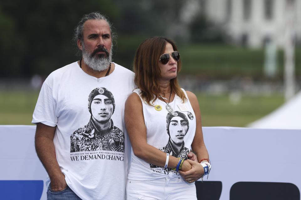 Manuel y Patricia Oliver, en 2022 en una manifestación en Washington (Foto: Tasos Katopodis/Getty Images)