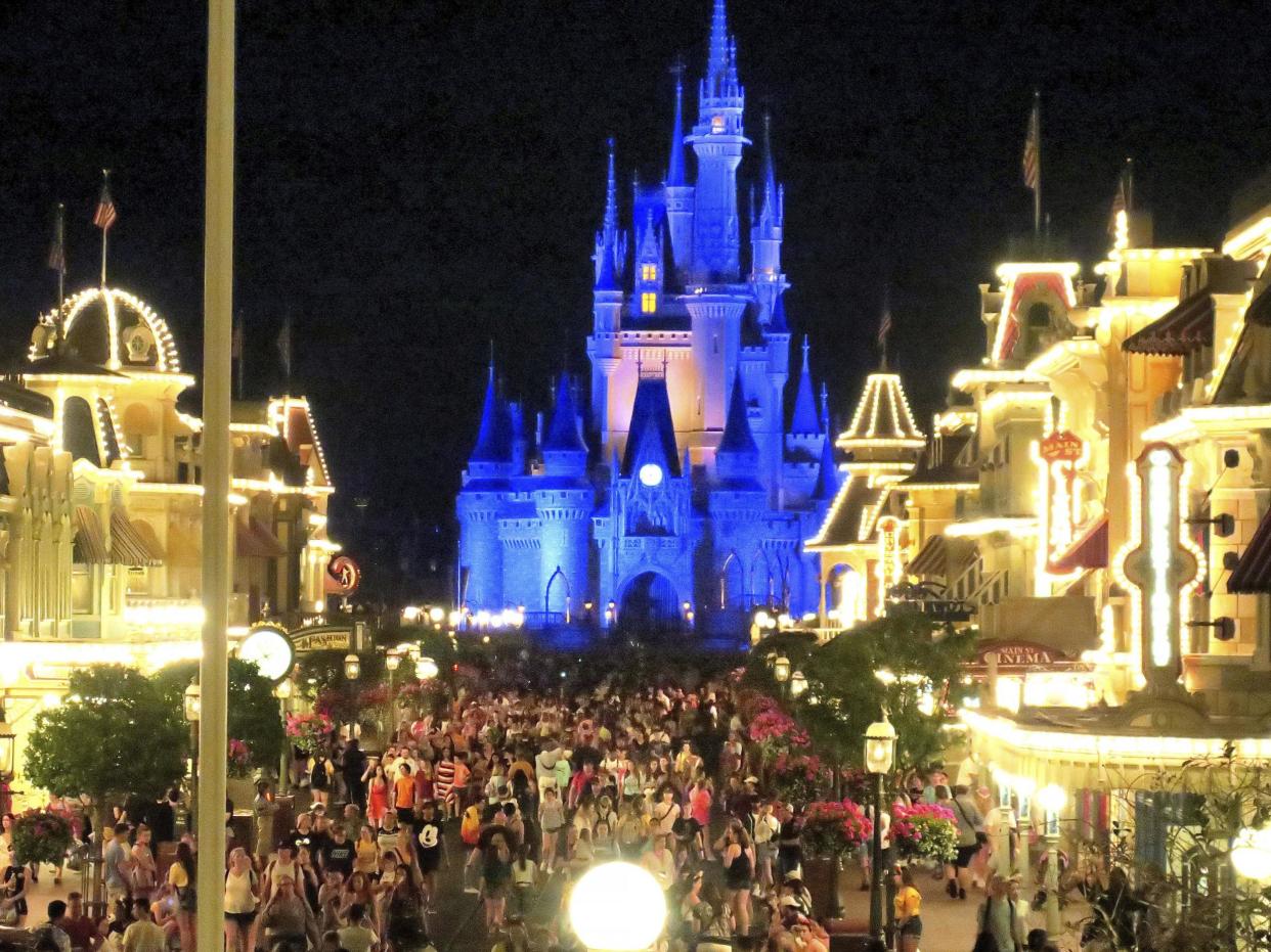 Guests at Disney theme parks are once again required to wear facemasks inside, the company announced this week. ((Orlando Sentinel))