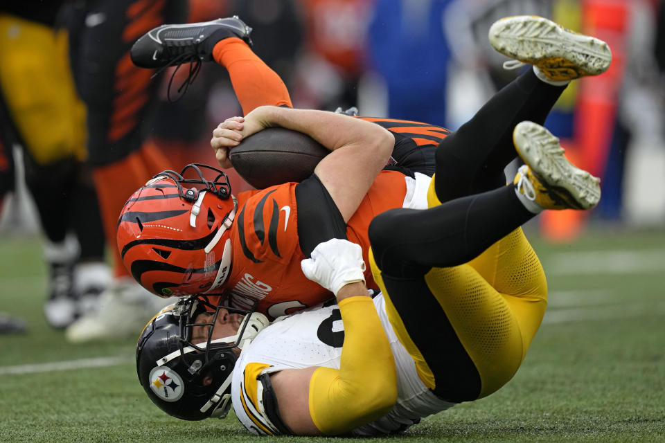 Pittsburgh Steelers linebacker T.J. Watt, bottom, sacks Cincinnati Bengals quarterback Jake Browning (6) during the second half of an NFL football game in Cincinnati, Sunday, Nov. 26, 2023. The Steelers won 16-10. (AP Photo/Carolyn Kaster)