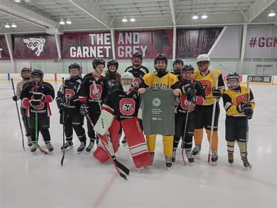 Conrad Eder, an active member of Fighting Blindness Canada’s Young Leaders program, joined forces with Canadian Blind Hockey to help raise funds for MOVE FOR SIGHT,  a fund-raising challenge in support of sight-saving research. To support MOVING research forward, donations can be made at MOVEFORSIGHT.CA, through July 29, 2024. 
Conrad Eder is pictured here at the ice rink, among challenge participants; he is holding a Fighting Blindness Canada t-shirt. Visit fightingblindness.ca to learn more. (CNW Group/Fighting Blindness Canada)