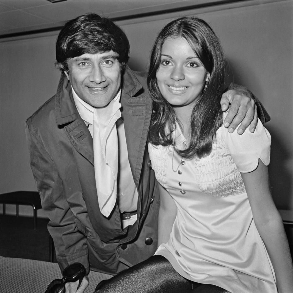 Indian actors Dev Anand (left) and Zeenat Aman in 1972 (Getty Images)