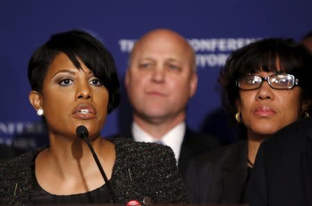 (L-R) Mayors Stephanie Rawlings-Blake of Baltimore, Mitch Landrieu of New Orleans, and Karen Weaver of Flint, Michigan attend the opening news conference of the U.S. Conference of Mayors in Washington January 20, 2016. REUTERS/Gary Cameron