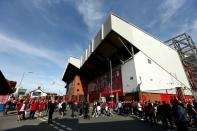 Fans vor dem Stadion in Liverpool