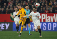 Soccer Football - Spanish King's Cup - Quarter Final Second Leg - Sevilla vs Atletico Madrid - Ramon Sanchez Pizjuan, Seville, Spain - January 23, 2018 Atletico Madrid’s Antoine Griezmann scores their first goal REUTERS/Jon Nazca