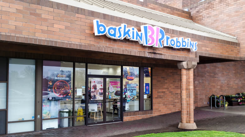 Exterior of Baskin-Robbins store