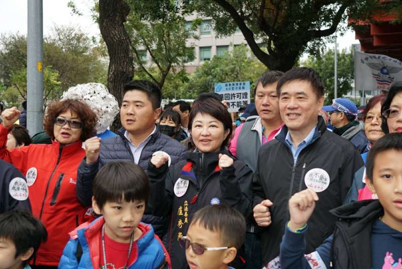 2017-12-17-反空污大遊行台中場，國民黨立委顏寬恒、盧秀燕、國民黨副主席郝龍斌出席。（盧逸峰攝）