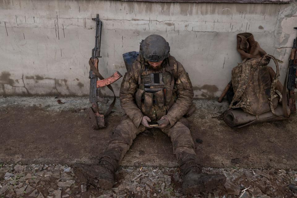ukraine soldier phone