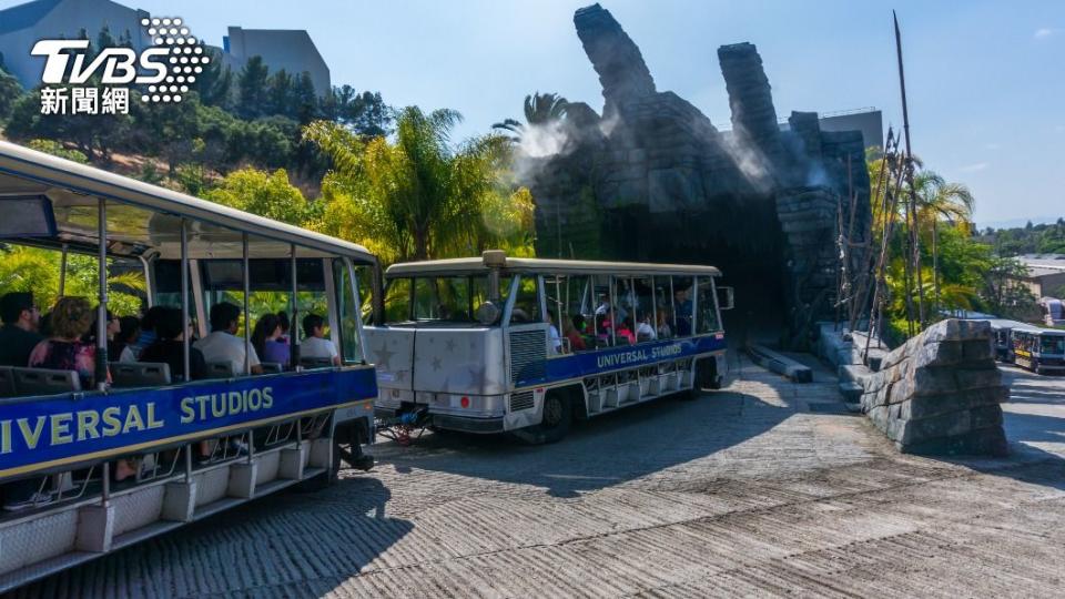 環球影城遊園車驚傳意外，導致15人受傷。（示意圖／shutterstock 達志影像）