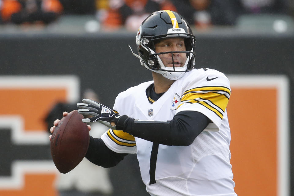 Pittsburgh Steelers quarterback Ben Roethlisberger prepares to pass in the first half of an NFL football game against the Cincinnati Bengals, Sunday, Oct. 14, 2018, in Cincinnati. (AP Photo/Frank Victores)