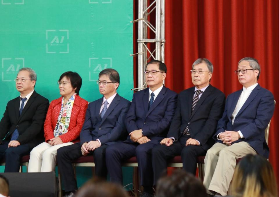 賴清德、卓榮泰公布新內閣名單，國民黨立委批評「獨、老、南」。（圖：李人岳攝）