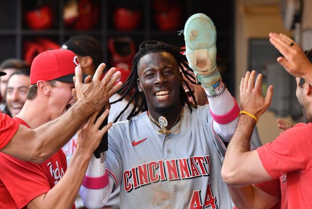 De La Cruz hits for cycle, Votto swats 2 home runs in Reds' 12th