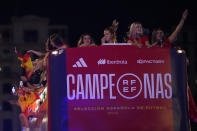 Spain's Women's World Cup soccer team celebrate on top of bus as they arrive in Madrid, Spain, Monday, Aug. 21, 2023. Spain beat England in Sydney Sunday to win the Women's World Cup soccer final. (AP Photo/Manu Fernandez)