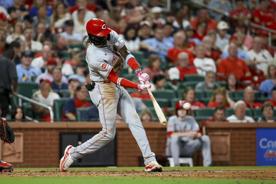 Cincinnati Reds' Elly De La Cruz hits an RBI single against the St. Louis Cardinals during the fourth inning of a baseball game Saturday, Sept. 30, 2023, in St. Louis. (AP Photo/Scott Kane)