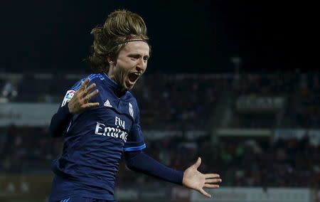 Football Soccer - Granada v Real Madrid- Spanish Liga BBVA - Nuevo Los Carmenes stadium, Granada - 7/2/16 Real Madrid's Luka Modric celebrates after scoring against Granada. REUTERS / Marcelo del Pozo