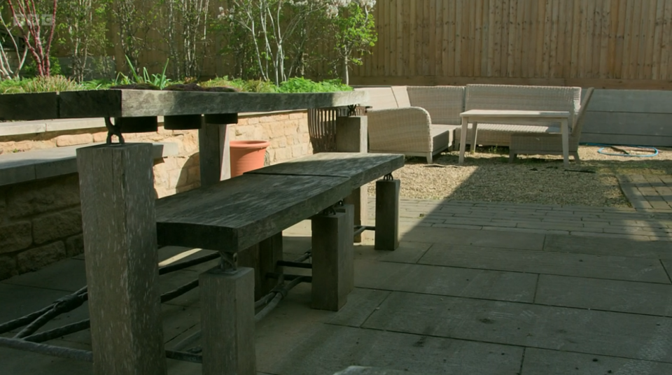 4) Alfresco dining area