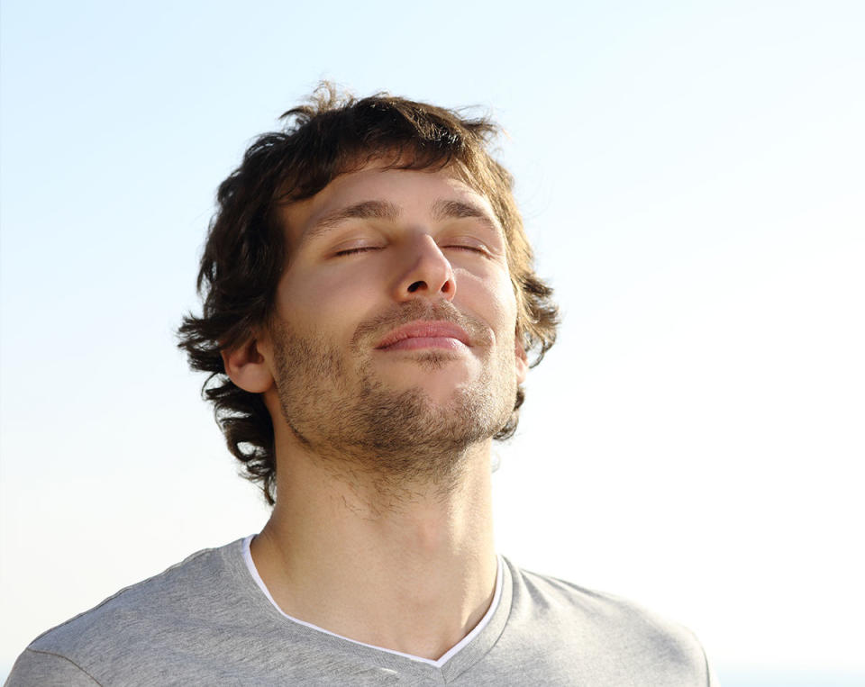 La respiración regula tu estado mental, tus emociones, la concentración, etc. Además, conseguirás una correcta oxigenación y aumentarás tu energía. (Foto: Getty)