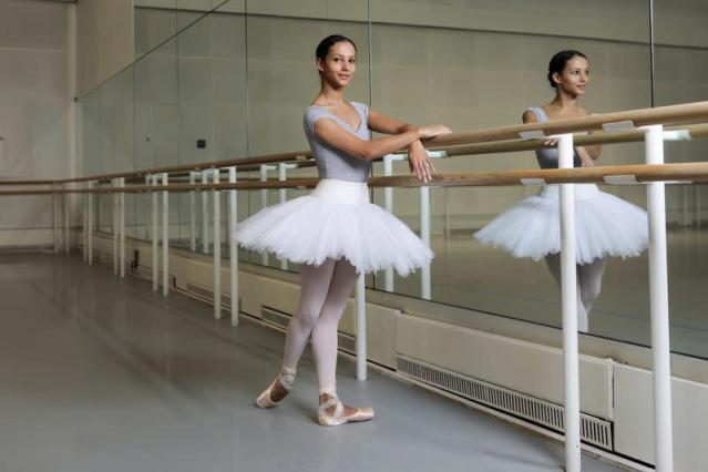 noget Modig Bowling Ballerina Francesca Hayward leaps from stage to screen in 'Cats'